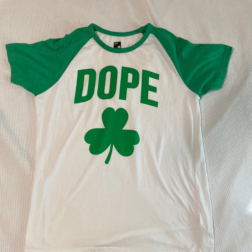 UH Graphic Tee Green Clover "DOPE"